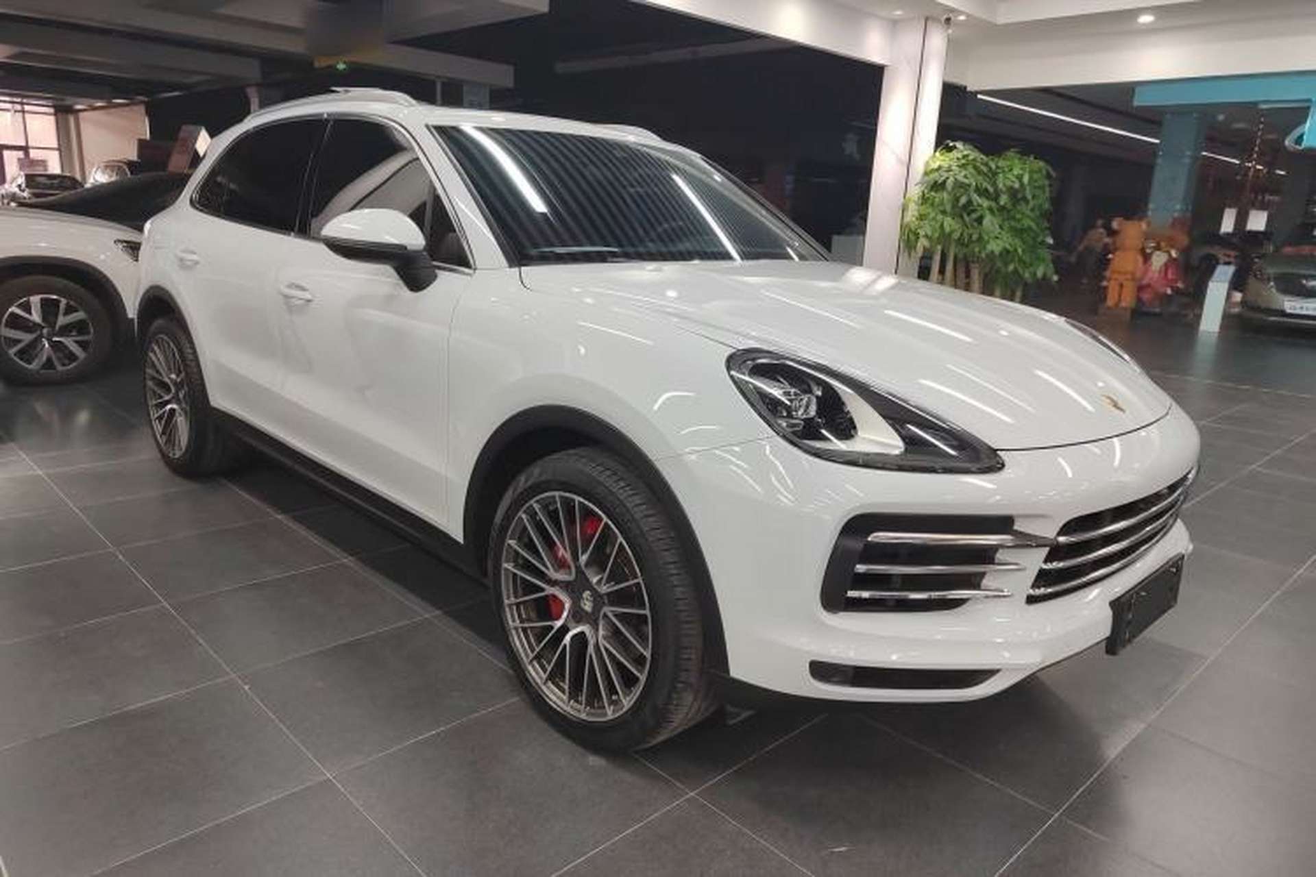 Used Porsche Cayenne 2019 Cayenne 3.0T Front Right 45 Deg