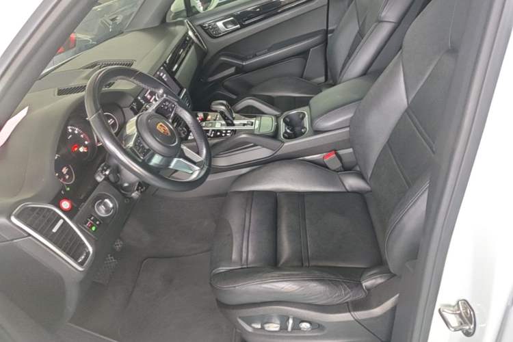 Used Porsche Cayenne 2019 Cayenne Coupé 3.0T Left Front Seat
