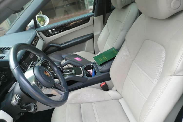 Used Porsche Cayenne 2019 Cayenne Coupé 3.0T Left Front Seat