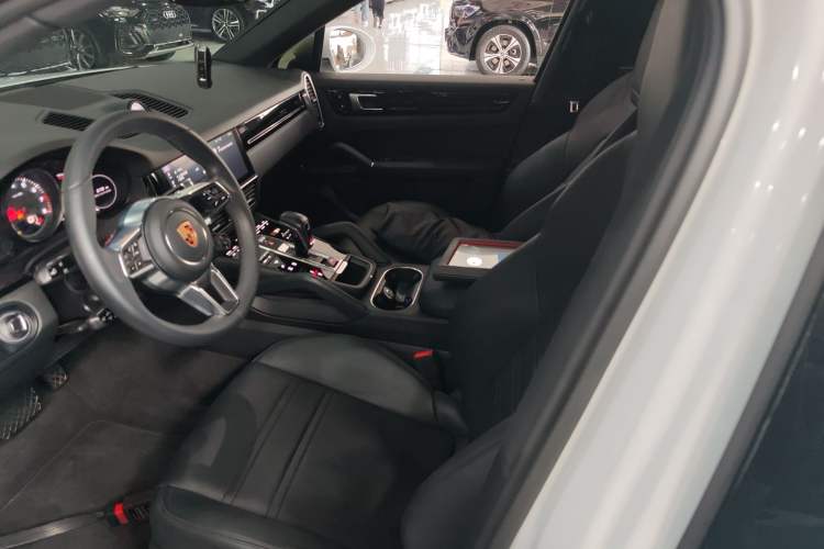 Used Porsche Cayenne 2019 Cayenne Coupé 3.0T Left Front Seat