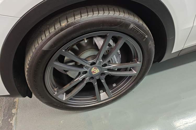 Used Porsche Cayenne 2019 Cayenne 3.0T Left Front Wheel Hub