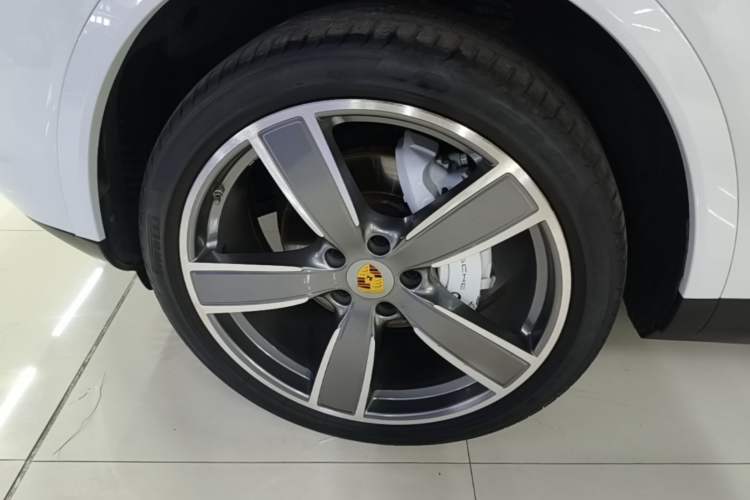 Used Porsche Cayenne 2019 Cayenne Coupé 3.0T Left Front Wheel Hub