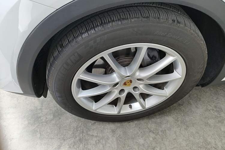 Used Porsche Cayenne 2019 Cayenne 3.0T Left Front Wheel Hub