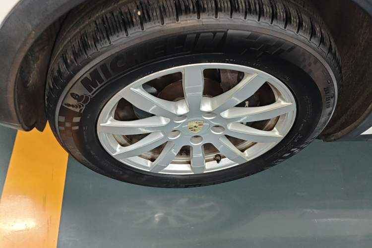 Used Porsche Cayenne 2019 Cayenne 3.0T Left Front Wheel Hub