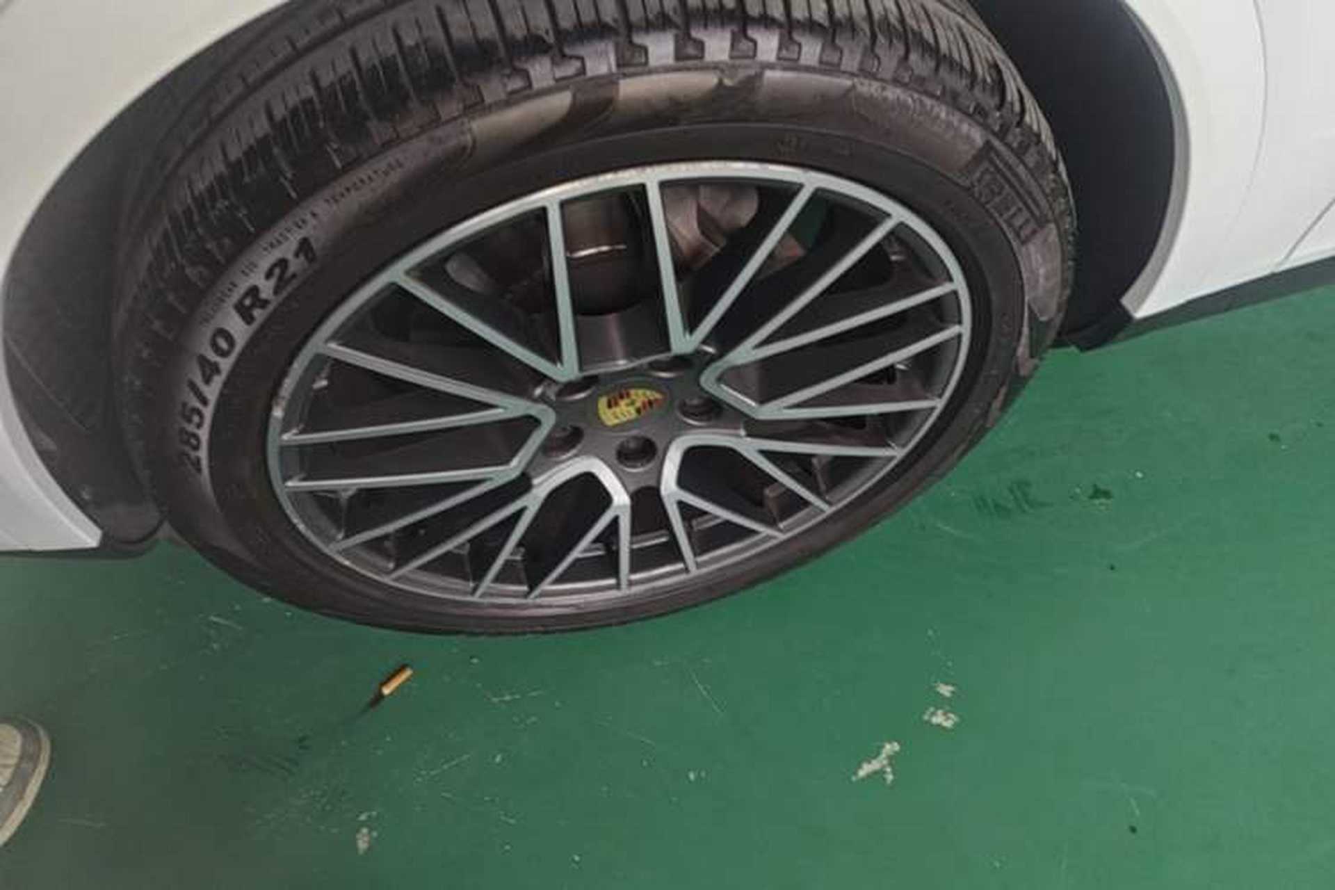 Used Porsche Cayenne 2019 Cayenne Coupé 3.0T Left Front Wheel Hub