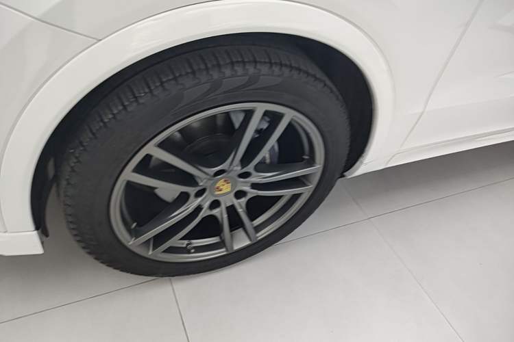 Used Porsche Cayenne 2019 Cayenne 3.0T Left Front Wheel Hub