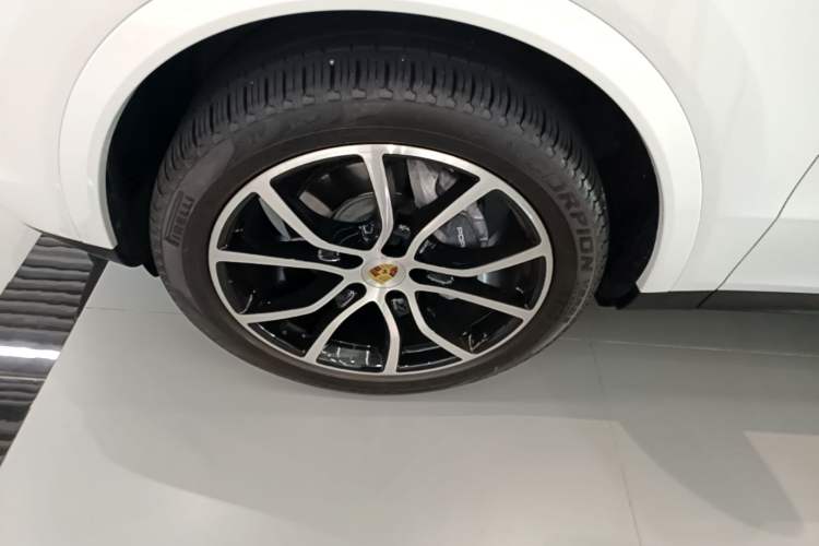 Used Porsche Cayenne 2019 Cayenne 3.0T Left Front Wheel Hub