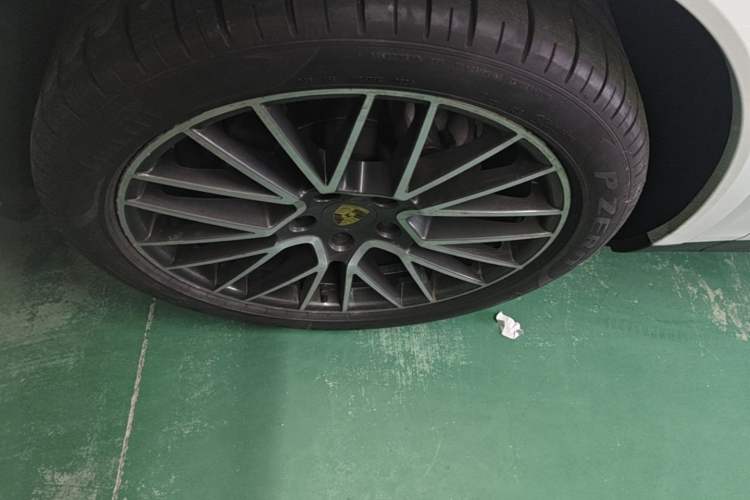 Used Porsche Cayenne 2019 Cayenne Coupé 3.0T Left Front Wheel Hub