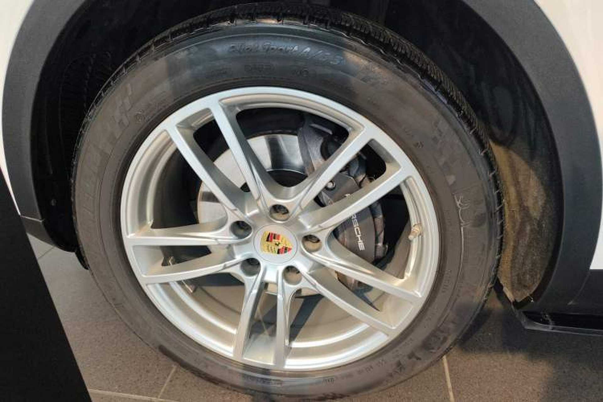 Used Porsche Cayenne 2019 Cayenne 3.0T Left Front Wheel Hub