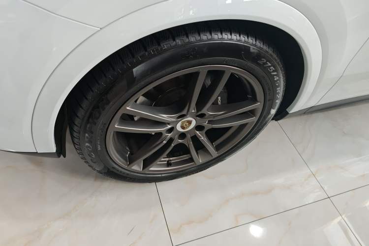 Used Porsche Cayenne 2019 Cayenne Coupé 3.0T Left Front Wheel Hub