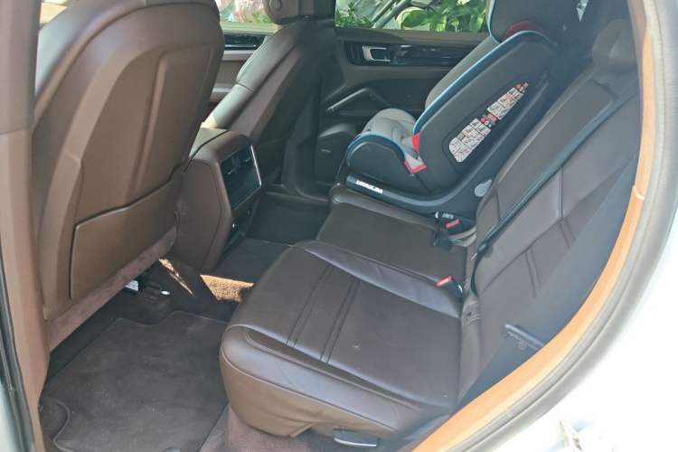 Used Porsche Cayenne 2019 Cayenne Coupé 3.0T Left Rear Seat