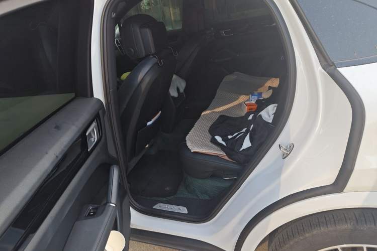 Used Porsche Cayenne 2019 Cayenne Coupé 3.0T Left Rear Seat