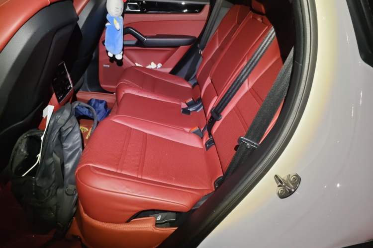 Used Porsche Cayenne 2019 Cayenne Coupé 3.0T Left Rear Seat