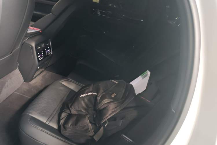 Used Porsche Cayenne 2019 Cayenne Coupé 3.0T Left Rear Seat