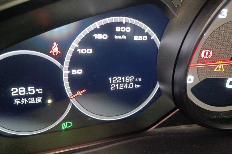 Used Porsche Cayenne 2019 Cayenne 3.0T Odometer Close Up