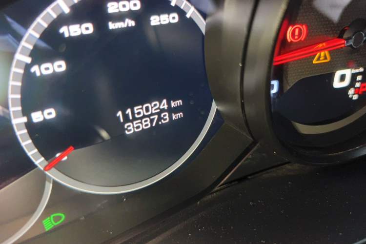 Used Porsche Cayenne 2019 Cayenne Coupé 3.0T Odometer Close Up