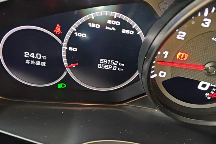 Used Porsche Cayenne 2019 Cayenne 3.0T Odometer Close Up