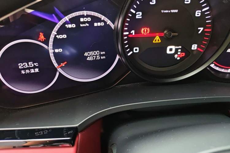 Used Porsche Cayenne 2019 Cayenne 3.0T Odometer Close Up