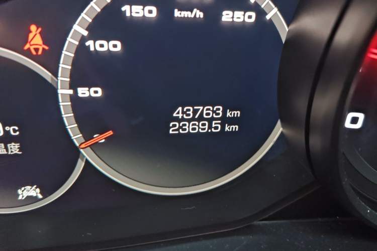 Used Porsche Cayenne 2019 Cayenne Coupé 3.0T Odometer Close Up