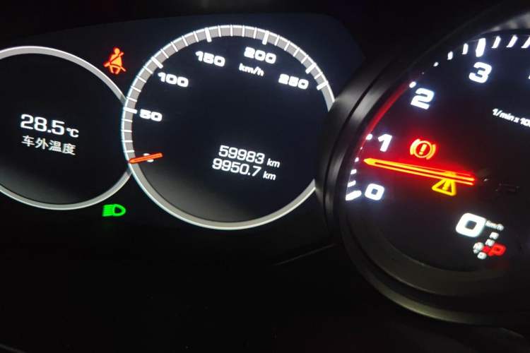 Used Porsche Cayenne 2019 Cayenne 3.0T Odometer Close Up