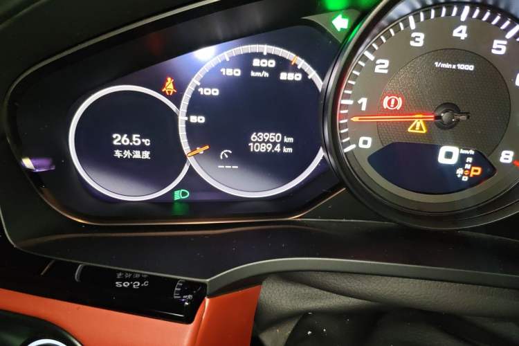 Used Porsche Cayenne 2019 Cayenne Coupé 3.0T Odometer Close Up