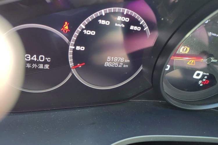 Used Porsche Cayenne 2019 Cayenne 3.0T Odometer Close Up