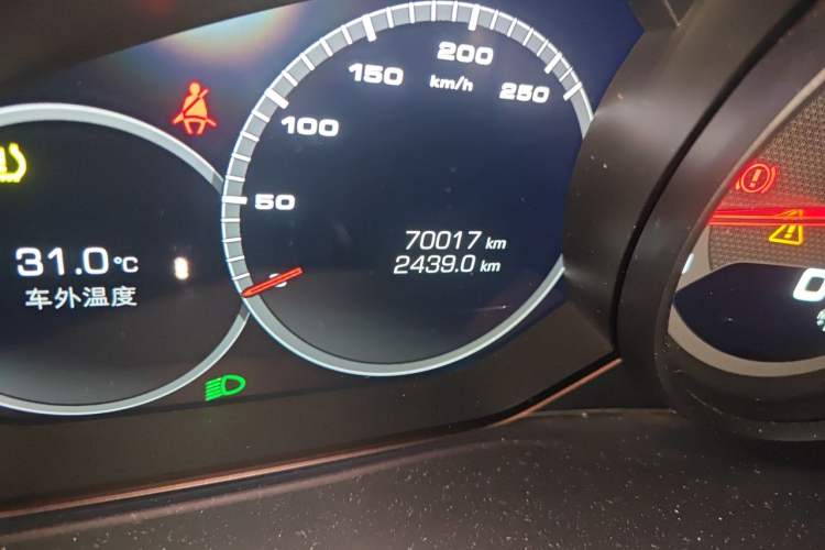 Used Porsche Cayenne 2019 Cayenne Coupé 3.0T Odometer Close Up