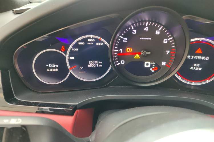 Used Porsche Cayenne 2019 Cayenne 3.0T Odometer Close Up