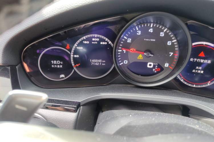 Used Porsche Cayenne 2019 Cayenne 3.0T Odometer Close Up