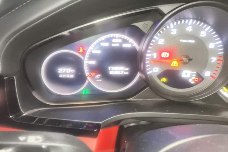Used Porsche Cayenne 2019 Cayenne 3.0T Odometer Close Up