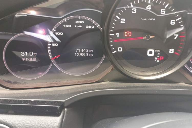 Used Porsche Cayenne 2019 Cayenne 3.0T Odometer Close Up