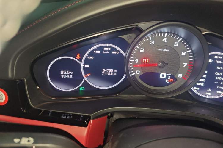 Used Porsche Cayenne 2019 Cayenne 3.0T Odometer Close Up