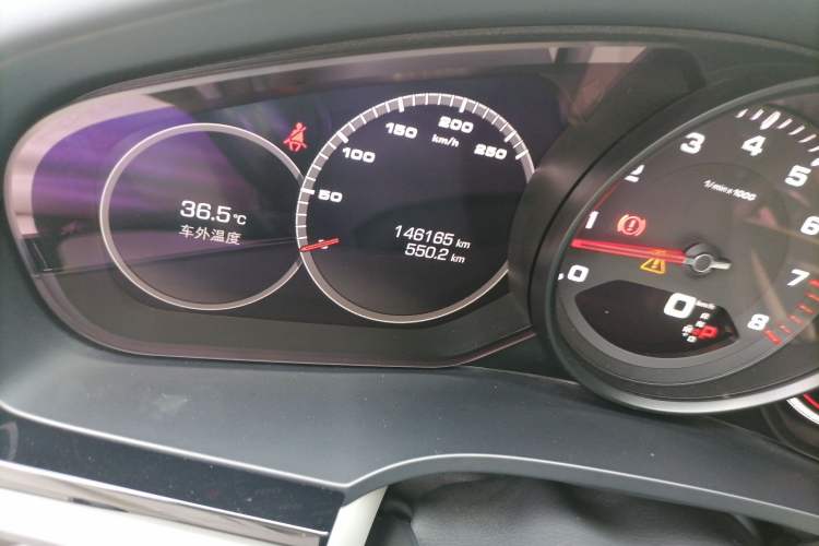 Used Porsche Cayenne 2019 Cayenne Coupé 3.0T Odometer Close Up