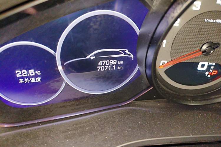 Used Porsche Cayenne 2019 Cayenne 3.0T Odometer Close Up