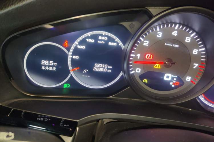 Used Porsche Cayenne 2019 Cayenne 3.0T Odometer Close Up