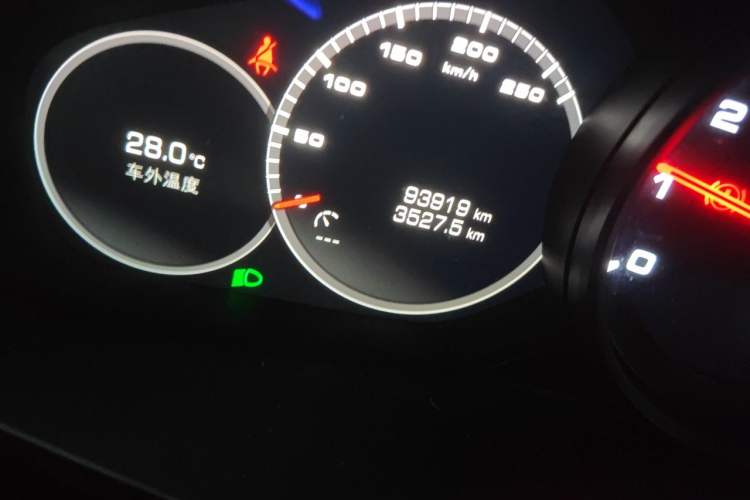 Used Porsche Cayenne 2019 Cayenne 3.0T Odometer Close Up