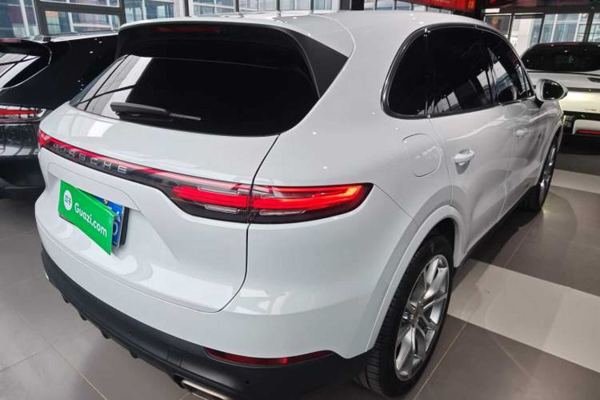 Used Porsche Cayenne 2019 Cayenne 3.0T Rear Right 45 Deg