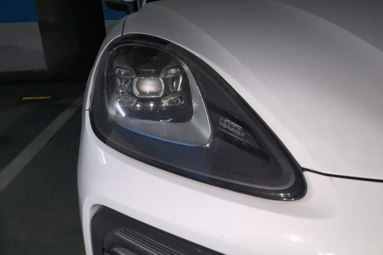 Used Porsche Cayenne 2019 3.0T U.S. specification Right Front Headlight