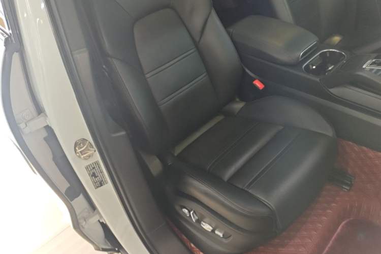 Used Porsche Cayenne 2019 Cayenne Coupé 3.0T Right Front Seat