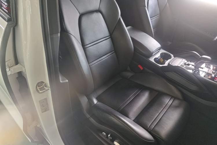 Used Porsche Cayenne 2019 Cayenne Coupé 3.0T Right Front Seat