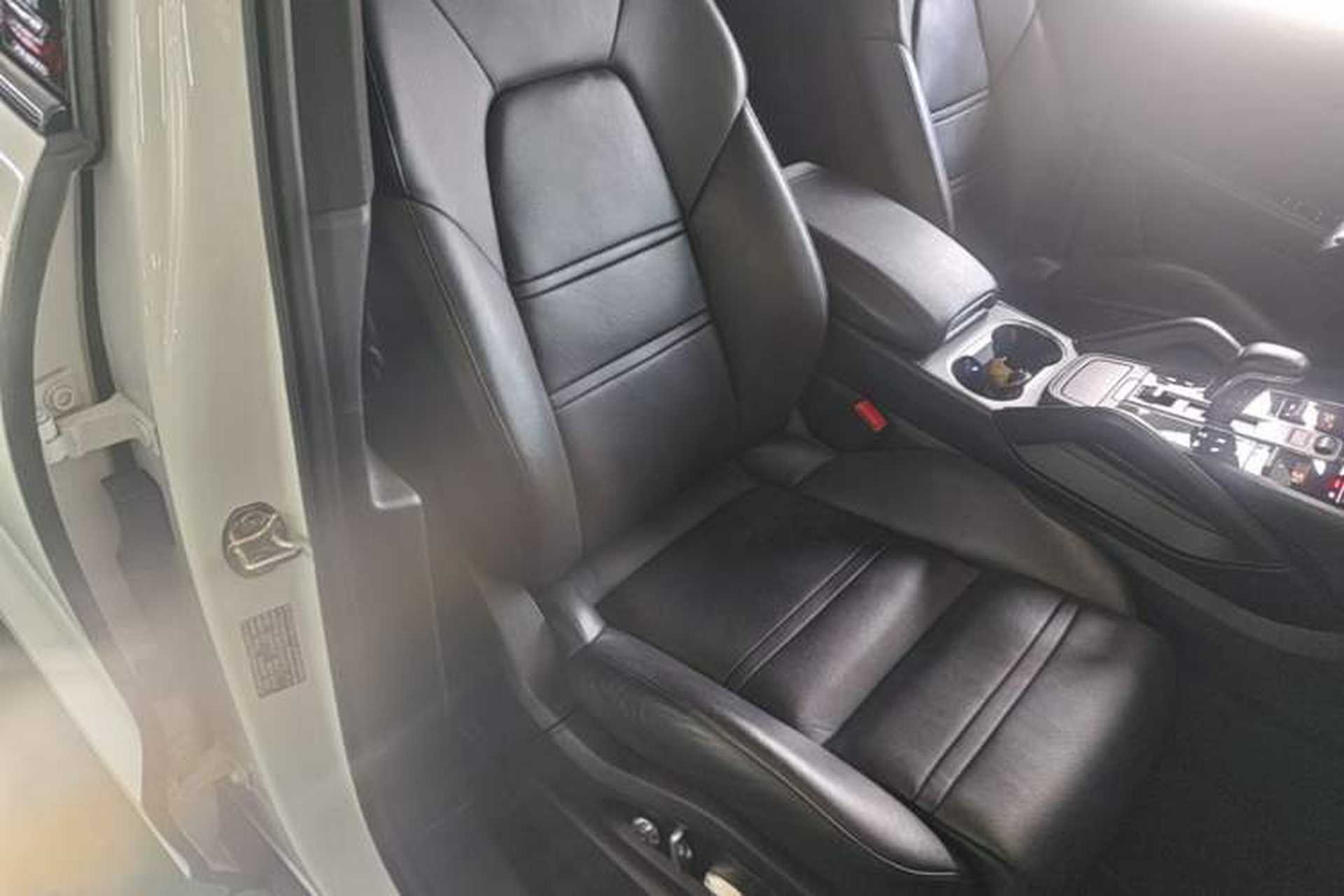 Used Porsche Cayenne 2019 Cayenne Coupé 3.0T Right Front Seat