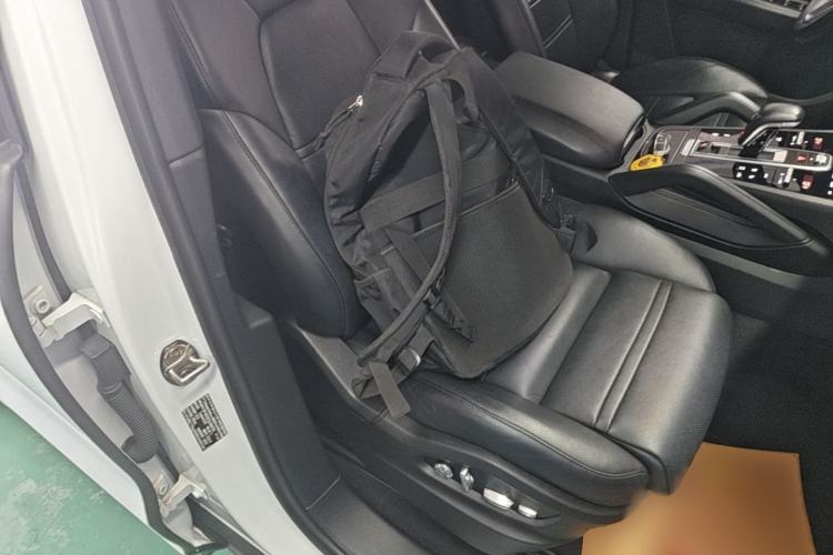 Used Porsche Cayenne 2019 Cayenne Coupé 3.0T Right Front Seat