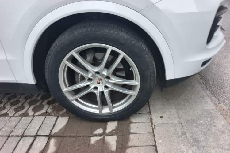 Used Porsche Cayenne 2019 Cayenne Coupé 3.0T Right Front Wheel Hub