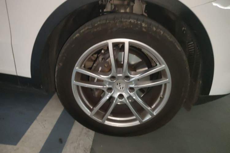 Used Porsche Cayenne 2019 Cayenne 3.0T Right Front Wheel Hub