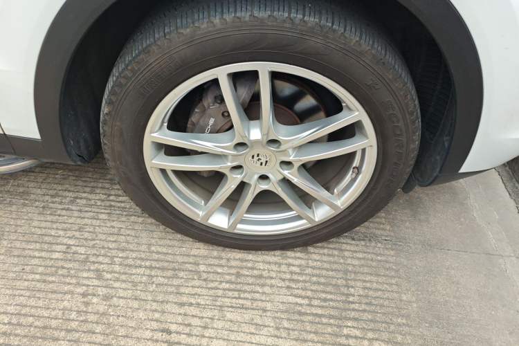 Used Porsche Cayenne 2019 Cayenne 3.0T Right Front Wheel Hub