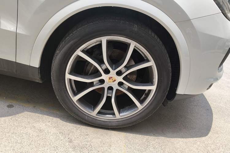 Used Porsche Cayenne 2019 Cayenne 3.0T Right Front Wheel Hub