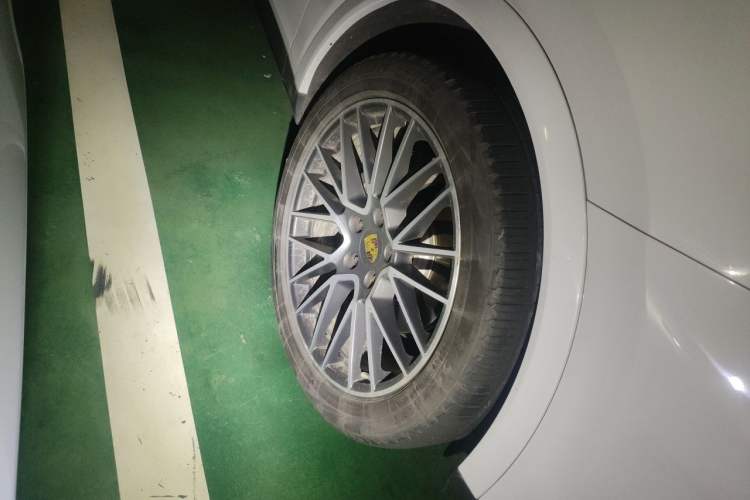 Used Porsche Cayenne 2019 Cayenne 3.0T Right Front Wheel Hub