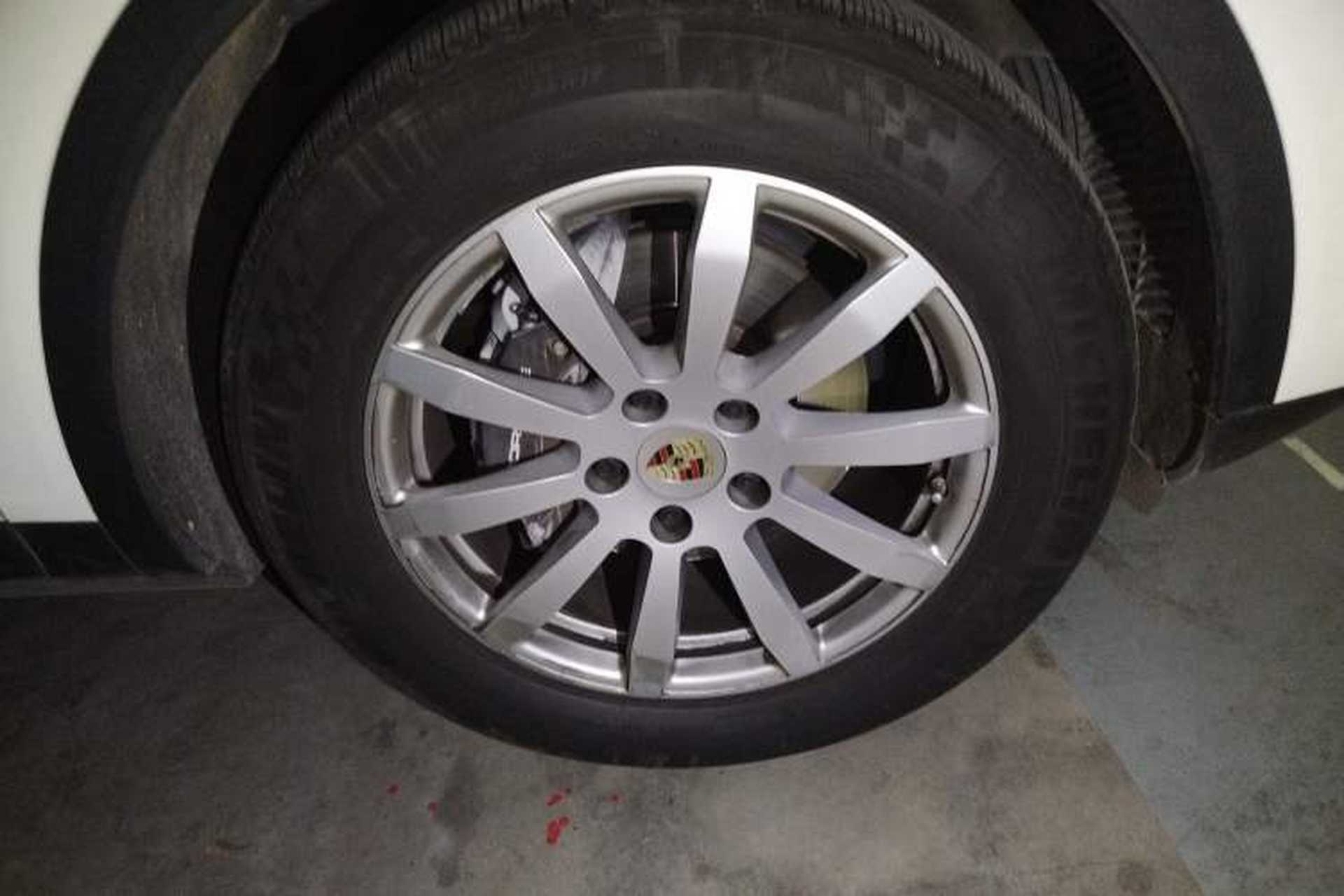 Used Porsche Cayenne 2019 Cayenne 3.0T Right Front Wheel Hub