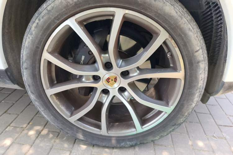 Used Porsche Cayenne 2019 Cayenne 3.0T Right Front Wheel Hub
