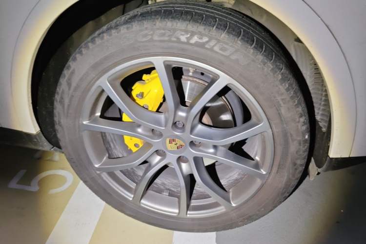 Used Porsche Cayenne 2019 Cayenne Coupé 3.0T Right Front Wheel Hub